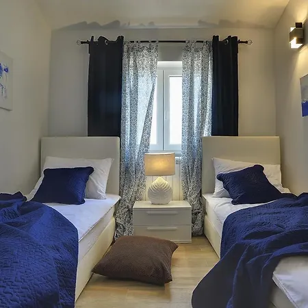 Paradiso 罗维尼村