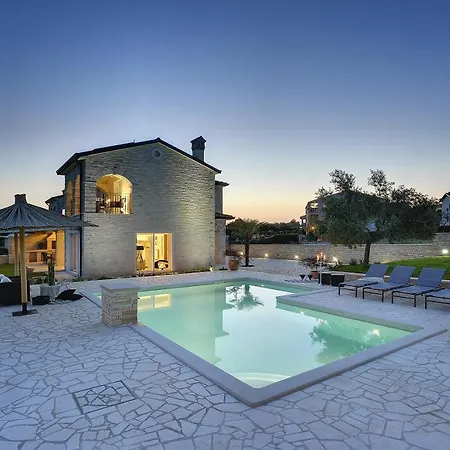 Paradiso 罗维尼村